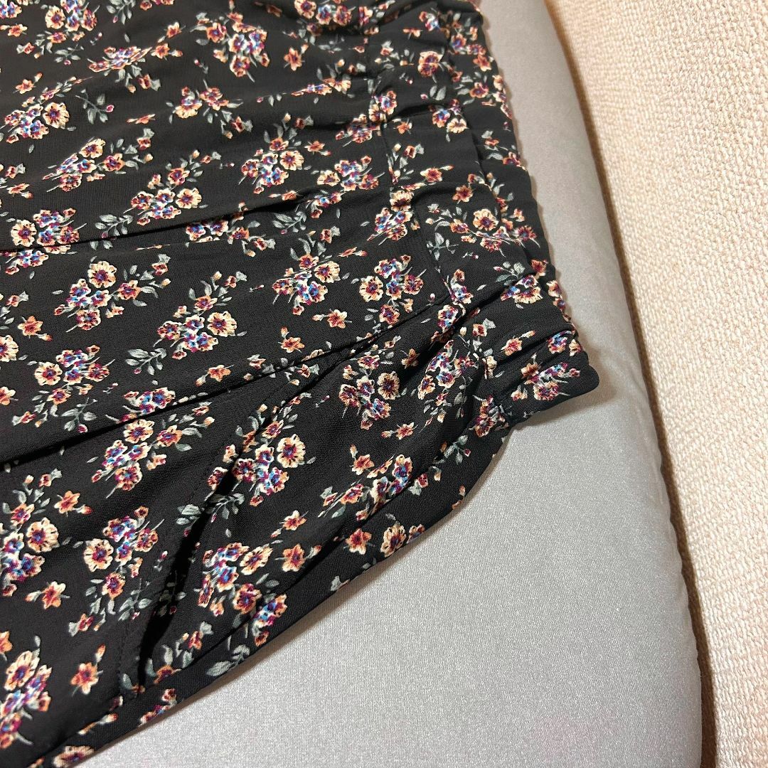 AZUL ENCANTO(アズールエンカント)のAZUL ENCANTO アズールエンカント　スカート　ロング　黒　紫　小花柄 レディースのスカート(ロングスカート)の商品写真