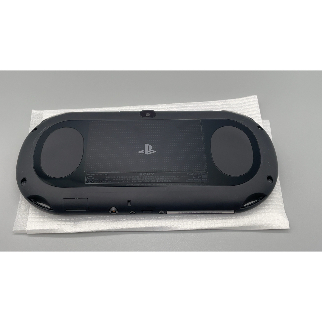 SONY(ソニー)のSONY PlayStation VITA  PCH-2000 ZA11  エンタメ/ホビーのゲームソフト/ゲーム機本体(携帯用ゲーム機本体)の商品写真