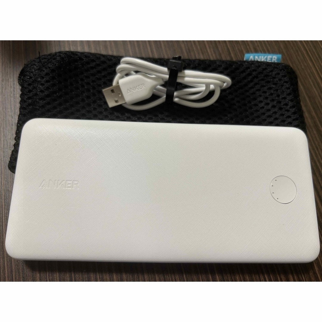 Anker(アンカー)のAnker PowerCore essential 20000mA ホワイト スマホ/家電/カメラのスマートフォン/携帯電話(バッテリー/充電器)の商品写真