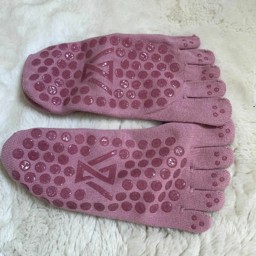 ヨガウェア 　ピラティス 　靴下　ピンク　 ソックス　5本指　滑り止め付き レディースのレッグウェア(ソックス)の商品写真