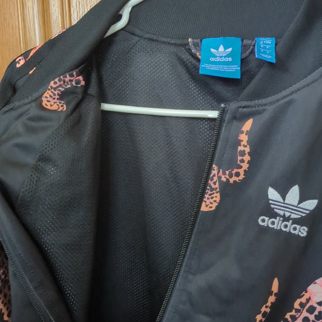 adidas(アディダス)のadidas 希少 豹柄 パーカー レディースのトップス(パーカー)の商品写真