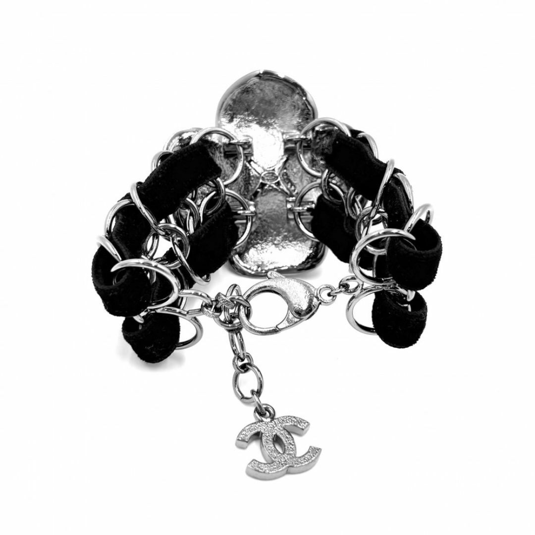 CHANEL(シャネル)のCHANEL エナメルカメリア　ブレスレット　ヴィンテージシャネル　レア物 レディースのアクセサリー(ブレスレット/バングル)の商品写真