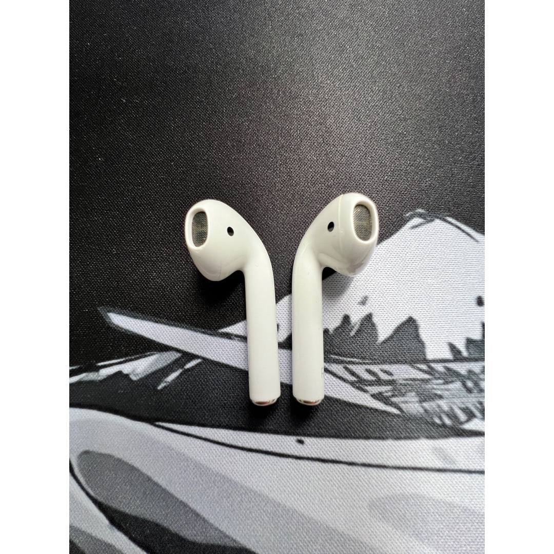 Apple(アップル)のApple純正 AirPods エアーポッズ ワイヤレスヘッドフォン 第1世代 スマホ/家電/カメラのオーディオ機器(ヘッドフォン/イヤフォン)の商品写真