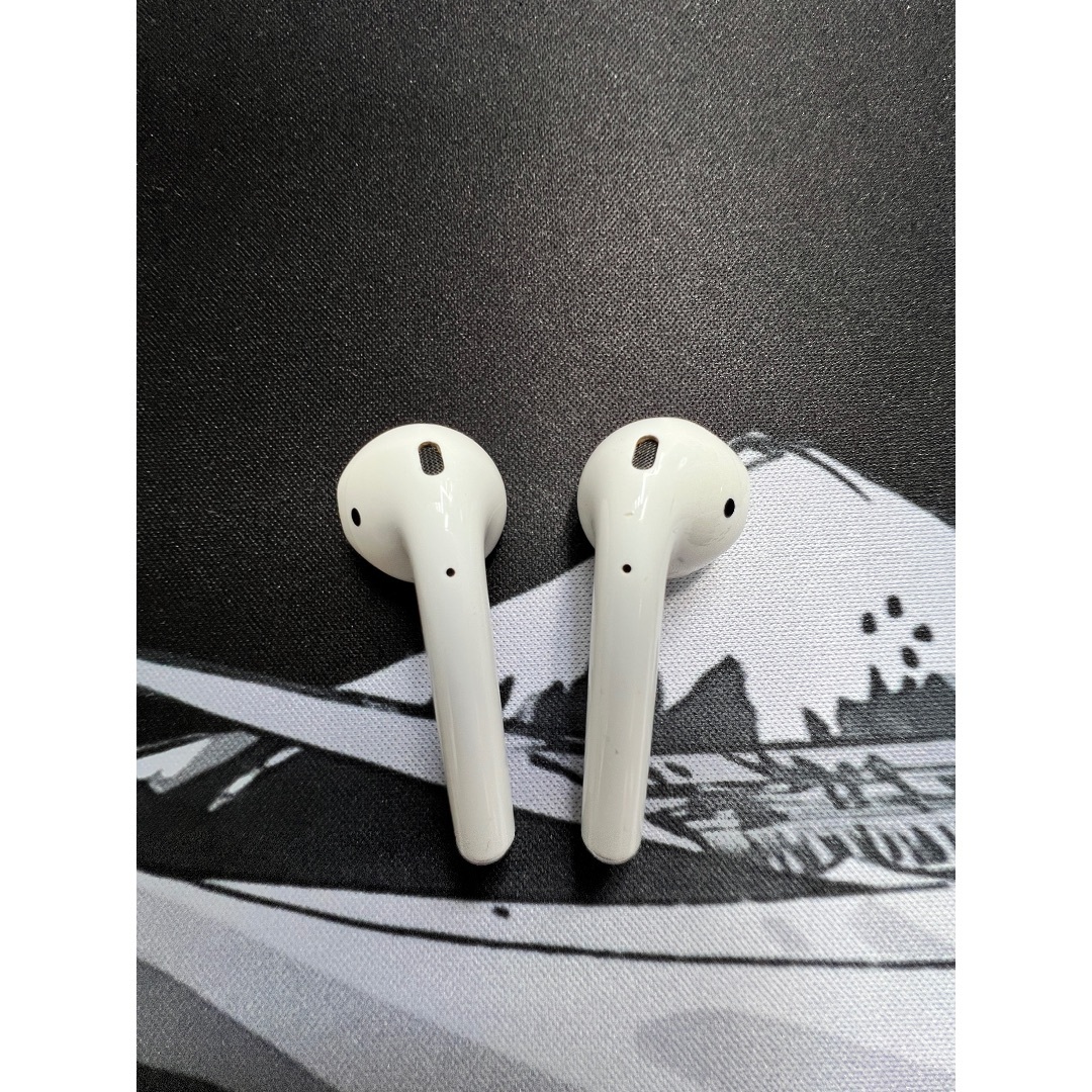 Apple(アップル)のApple純正 AirPods エアーポッズ ワイヤレスヘッドフォン 第1世代 スマホ/家電/カメラのオーディオ機器(ヘッドフォン/イヤフォン)の商品写真