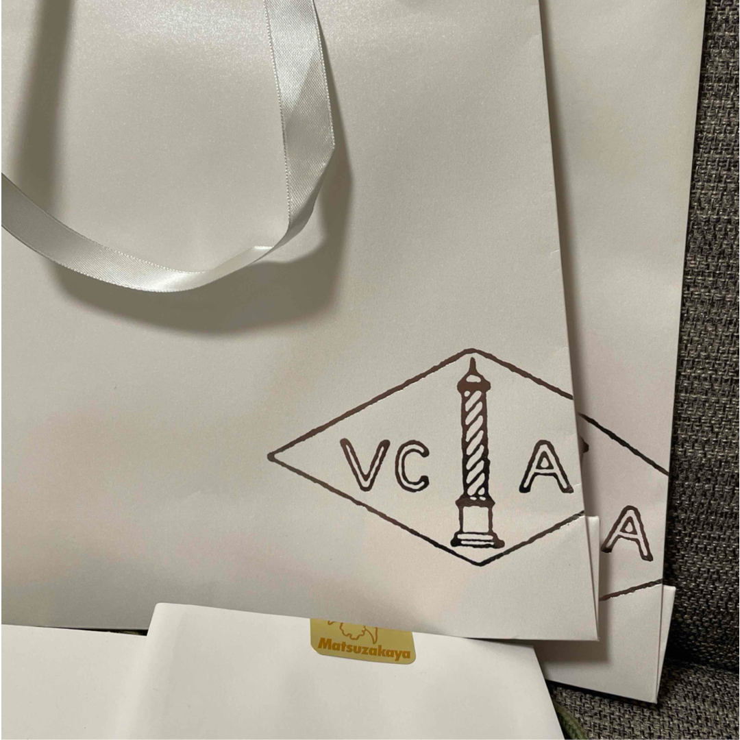 Van Cleef & Arpels(ヴァンクリーフアンドアーペル)のヴァンクリーフ&アーペル　紙袋6個　リボン2本 レディースのアクセサリー(ネックレス)の商品写真