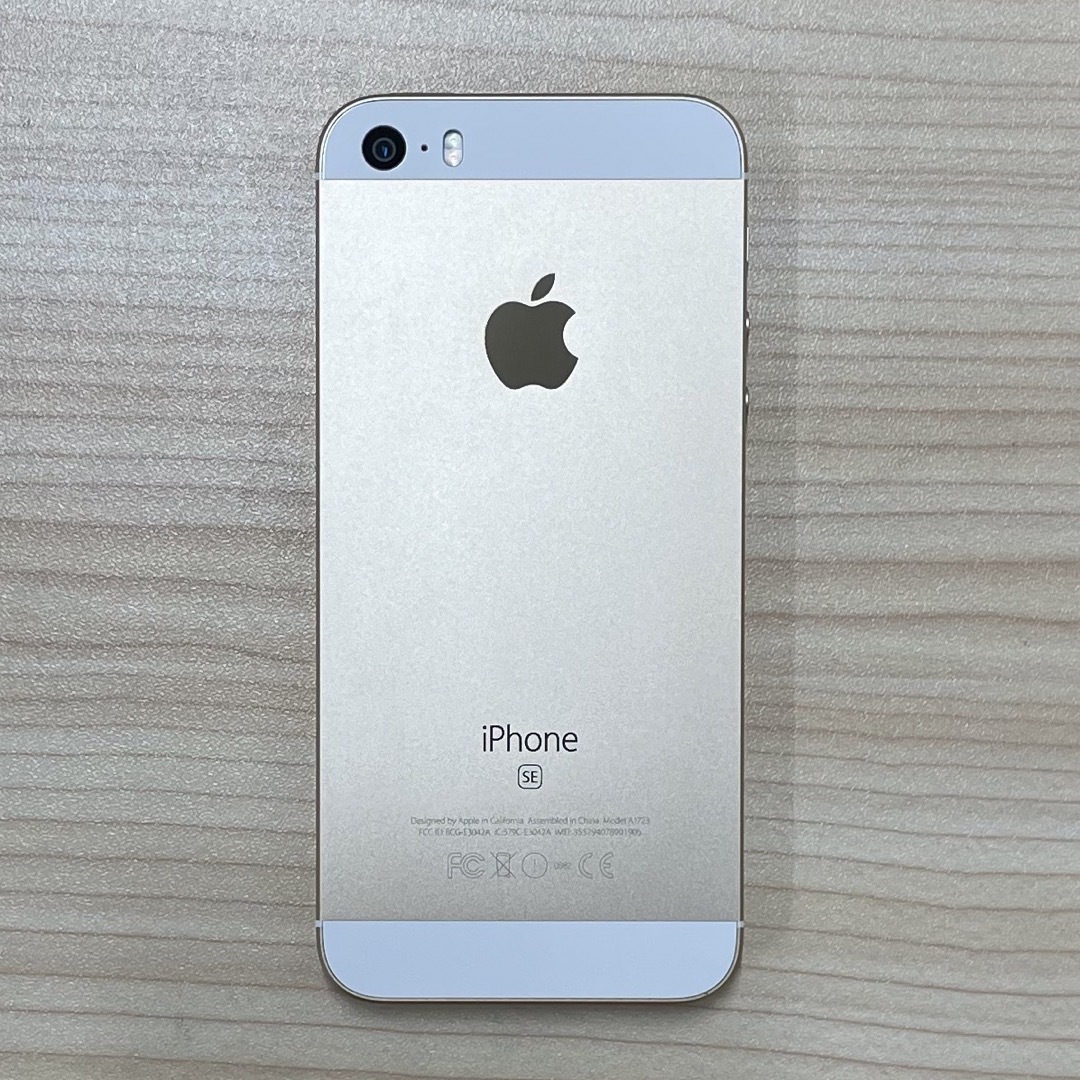 iPhone(アイフォーン)のiPhoneSE 第1世代 スマホ/家電/カメラのスマートフォン/携帯電話(スマートフォン本体)の商品写真