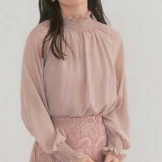 アナイ(ANAYI)の極美品　ANAYI ジョーゼットシャーリングブラウス　38 きれいめ(シャツ/ブラウス(長袖/七分))