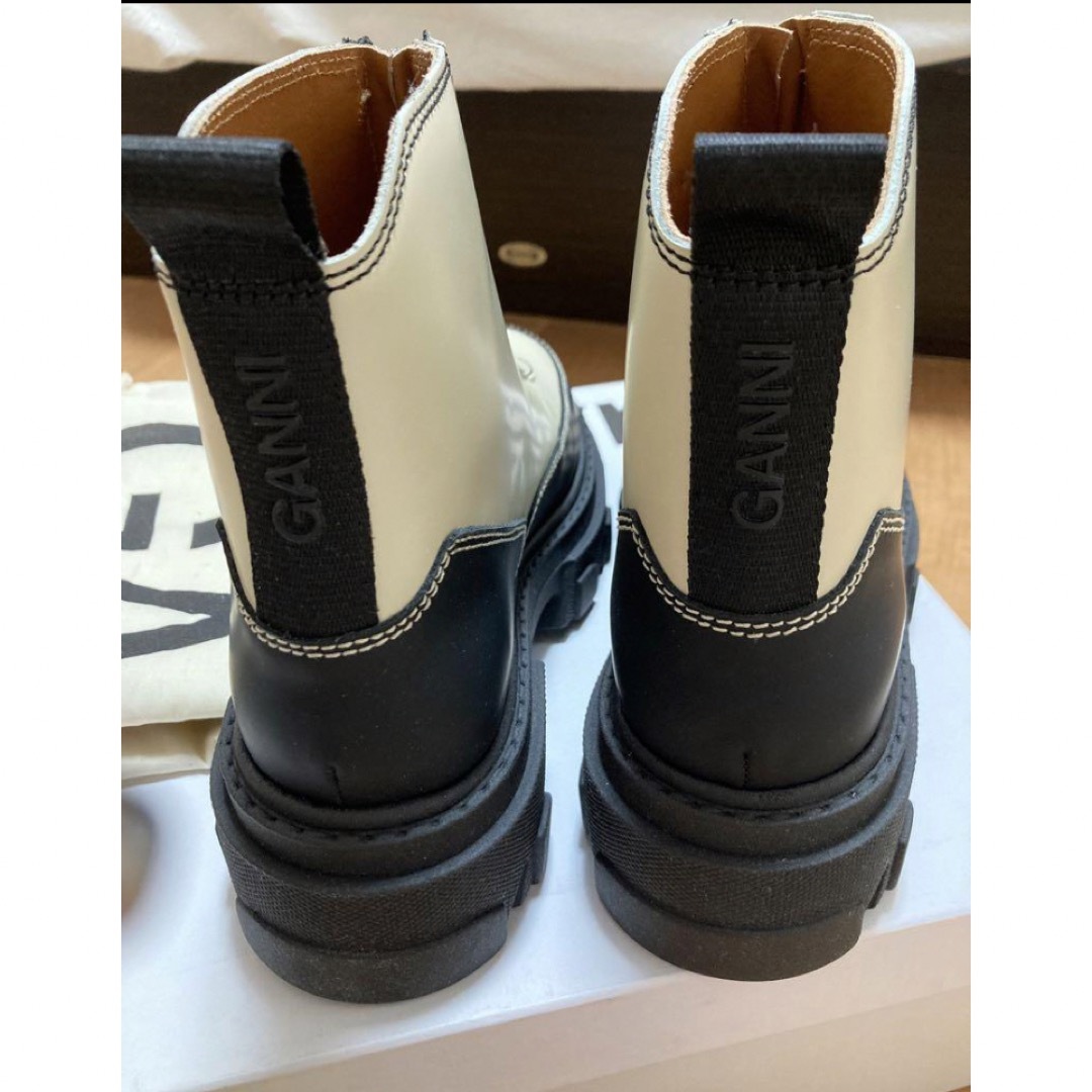 新品⭐︎ganni ブーツ⭐︎ホワイト36 レディースの靴/シューズ(ブーツ)の商品写真