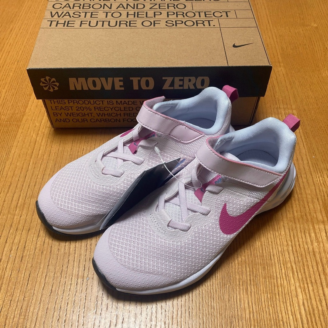 NIKE(ナイキ)のナイキ　スニーカー　レボリューション　21.5 キッズ/ベビー/マタニティのキッズ靴/シューズ(15cm~)(スニーカー)の商品写真