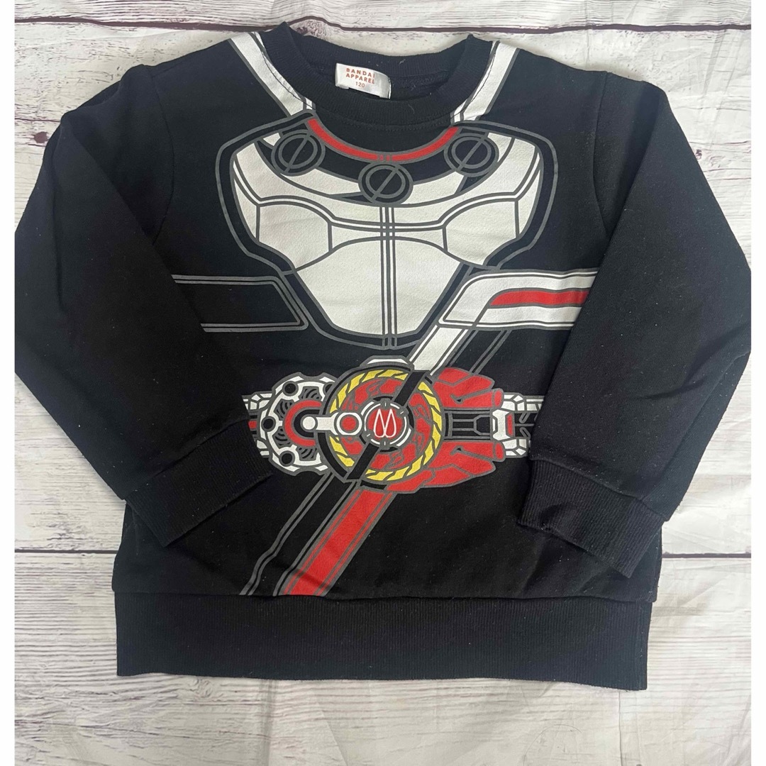 仮面ライダーギーツ　リバイス　パーカー　トレーナー　120センチ キッズ/ベビー/マタニティのキッズ服男の子用(90cm~)(Tシャツ/カットソー)の商品写真