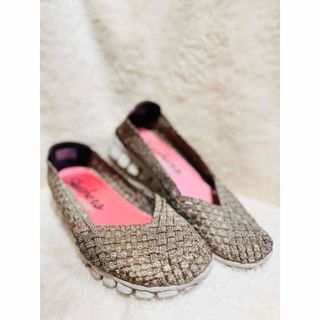 スケッチャーズ(SKECHERS)のskechers レディース　スリッポン　メモリー　金色 軽量(スリッポン/モカシン)