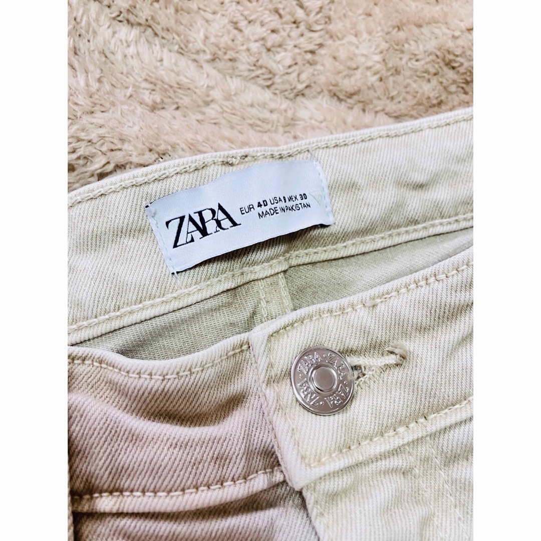 ZARA(ザラ)のZARA★デニム★ジーンズ★スキニー★ホワイト★白★レディース★カーゴパンツ レディースのパンツ(デニム/ジーンズ)の商品写真