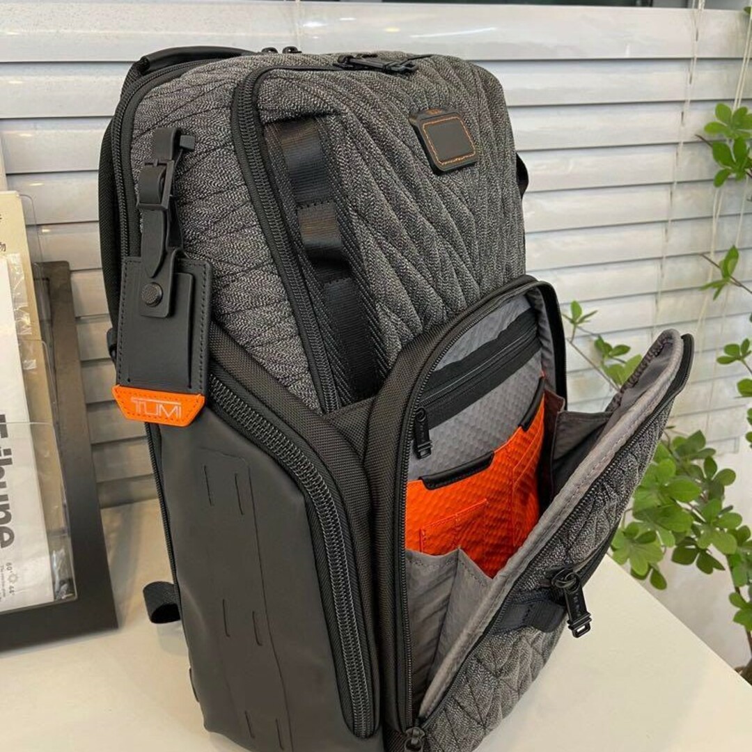 TUMI(トゥミ)のTUMI ALPHA BRAVO「サーチ」バックパック グレーニット メンズのバッグ(バッグパック/リュック)の商品写真