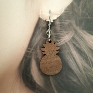 パイナップルピアス☆木製ピアス☆ハンドメイドピアス☆ウッドピアス☆(ピアス)