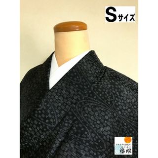 【中古】紬 正絹 黒地に蚊絣文様 裄62cm Sサイズ(着物)