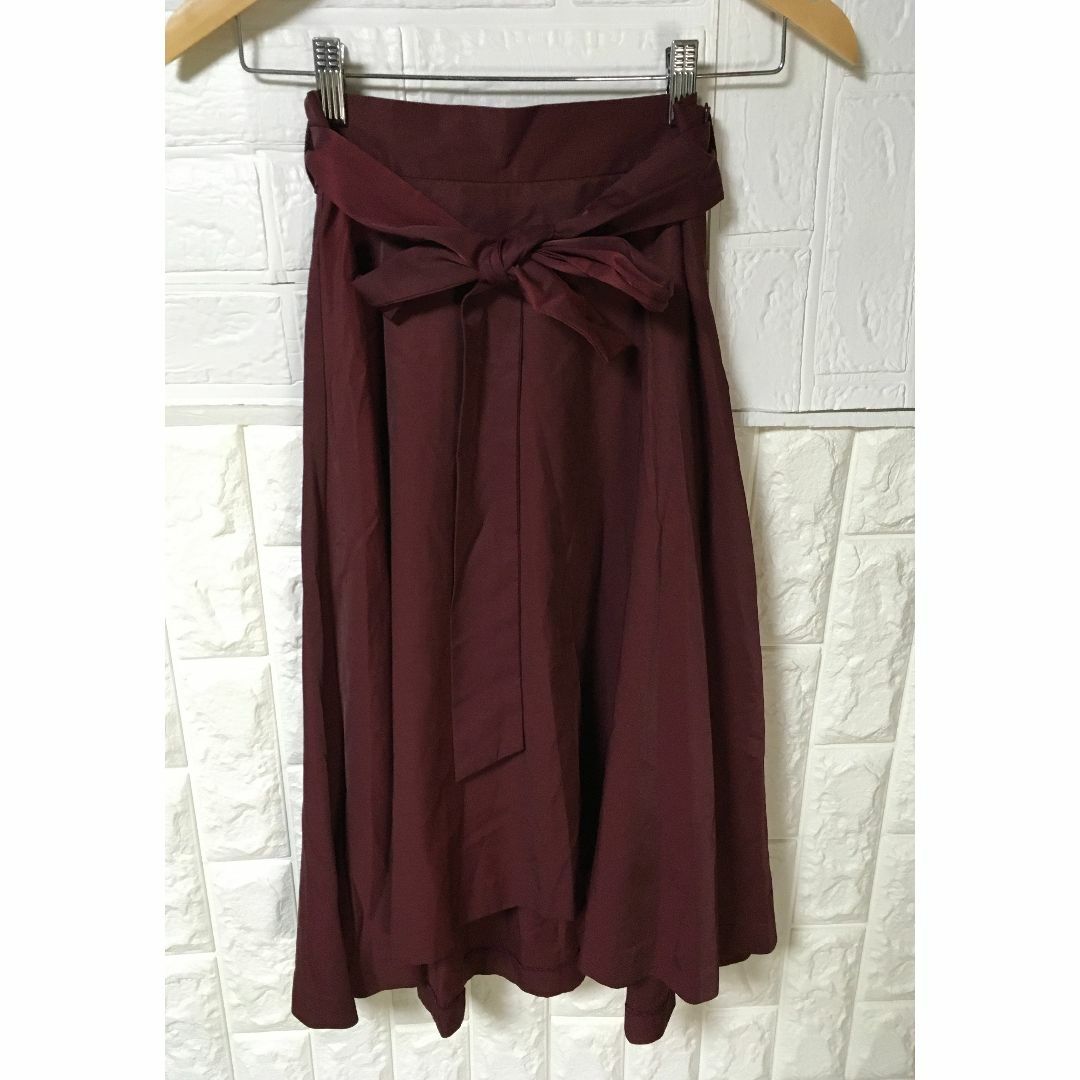 AG by aquagirl(エージーバイアクアガール)の春のSワインレッド、テールスカート レディースのスカート(ひざ丈スカート)の商品写真