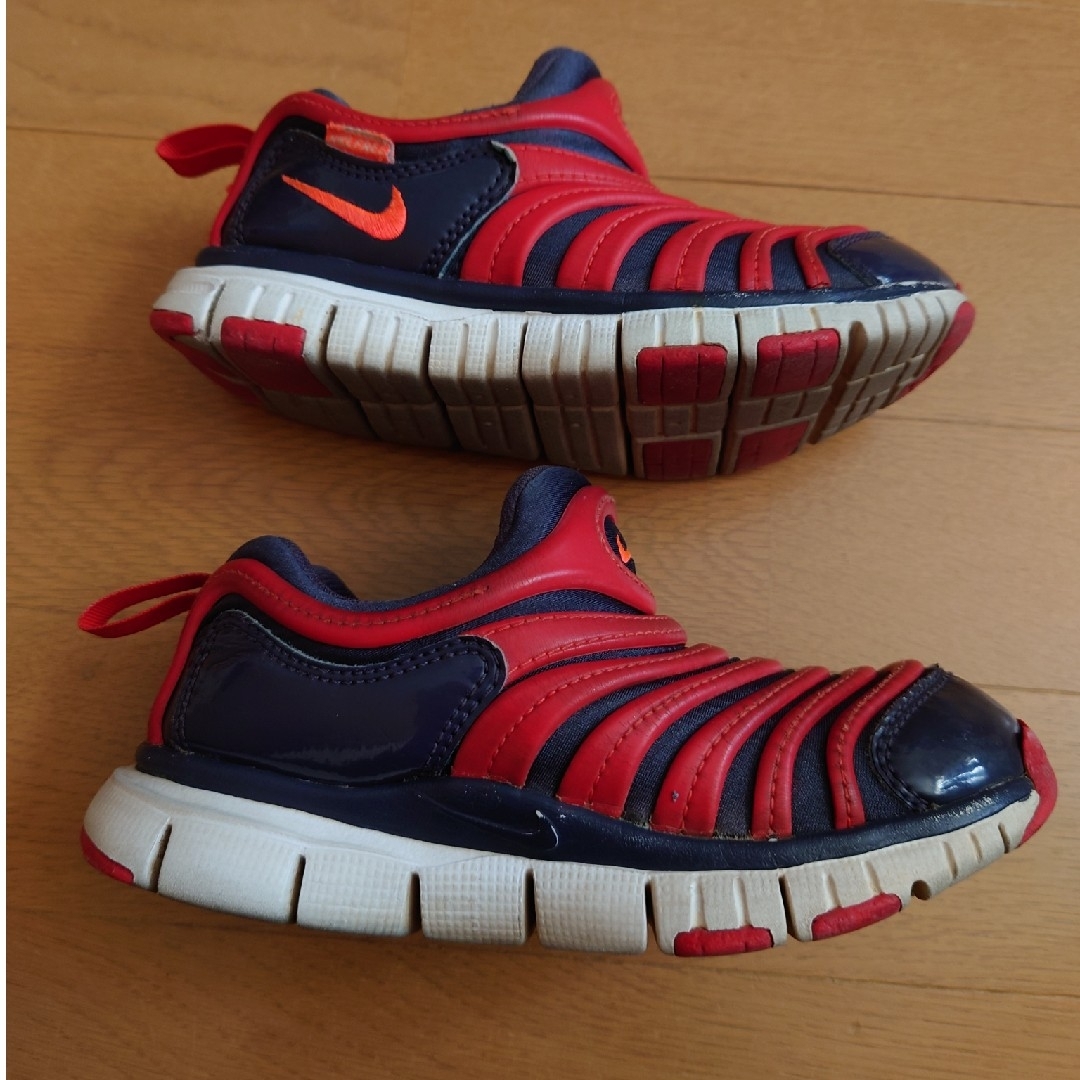 NIKE(ナイキ)のダイナモフリー　18cm キッズ/ベビー/マタニティのキッズ靴/シューズ(15cm~)(スニーカー)の商品写真