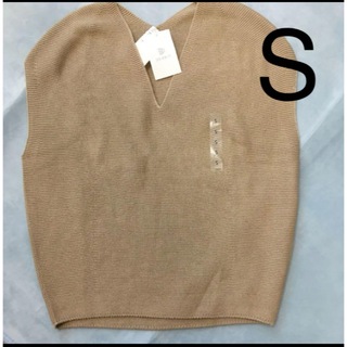 ユニクロ(UNIQLO)のユニクロ　3Dコットン　コクーンVネックセーター(半袖) S⭐️新品⭐️(ベスト/ジレ)