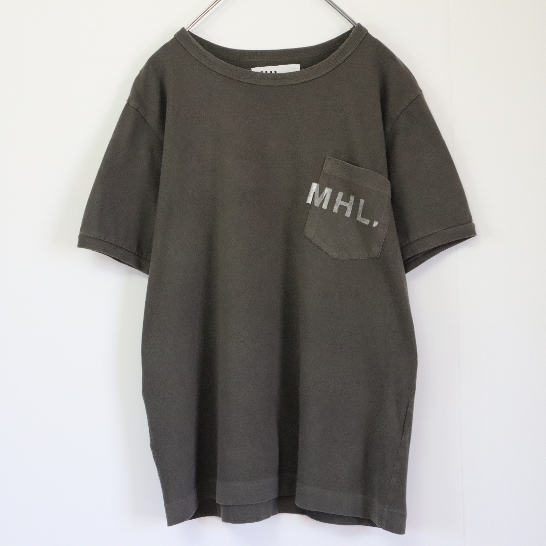 MHL.(エムエイチエル)の【大人気】エムエイチエル／Tシャツ　ポケット　ワンポイント　日本製　オリーブ　緑 メンズのトップス(Tシャツ/カットソー(半袖/袖なし))の商品写真