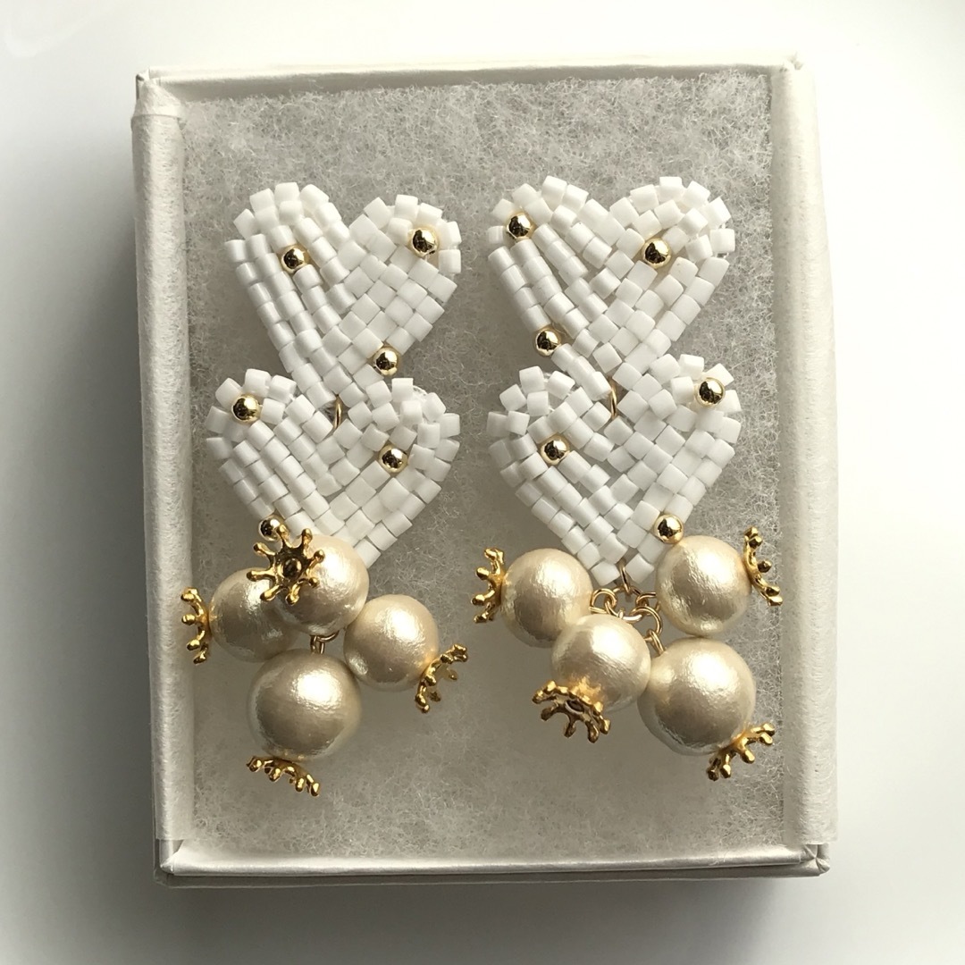 heart×beaded ピアス or イヤリング レディースのアクセサリー(ピアス)の商品写真