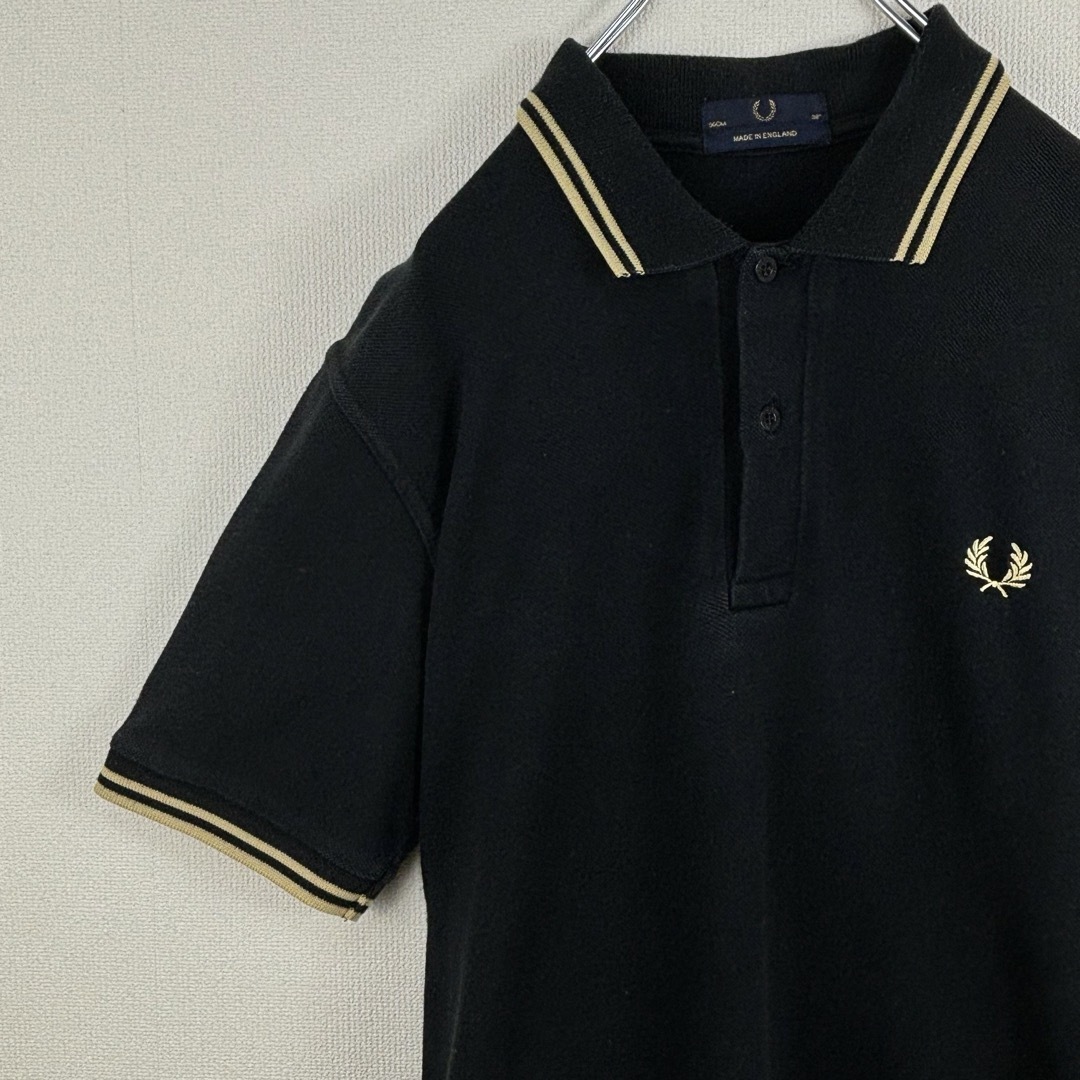 FRED PERRY(フレッドペリー)のフレッドペリー　ポロシャツ　半袖　M12 英国製　ブラック　ゴールド　M 古着 メンズのトップス(ポロシャツ)の商品写真