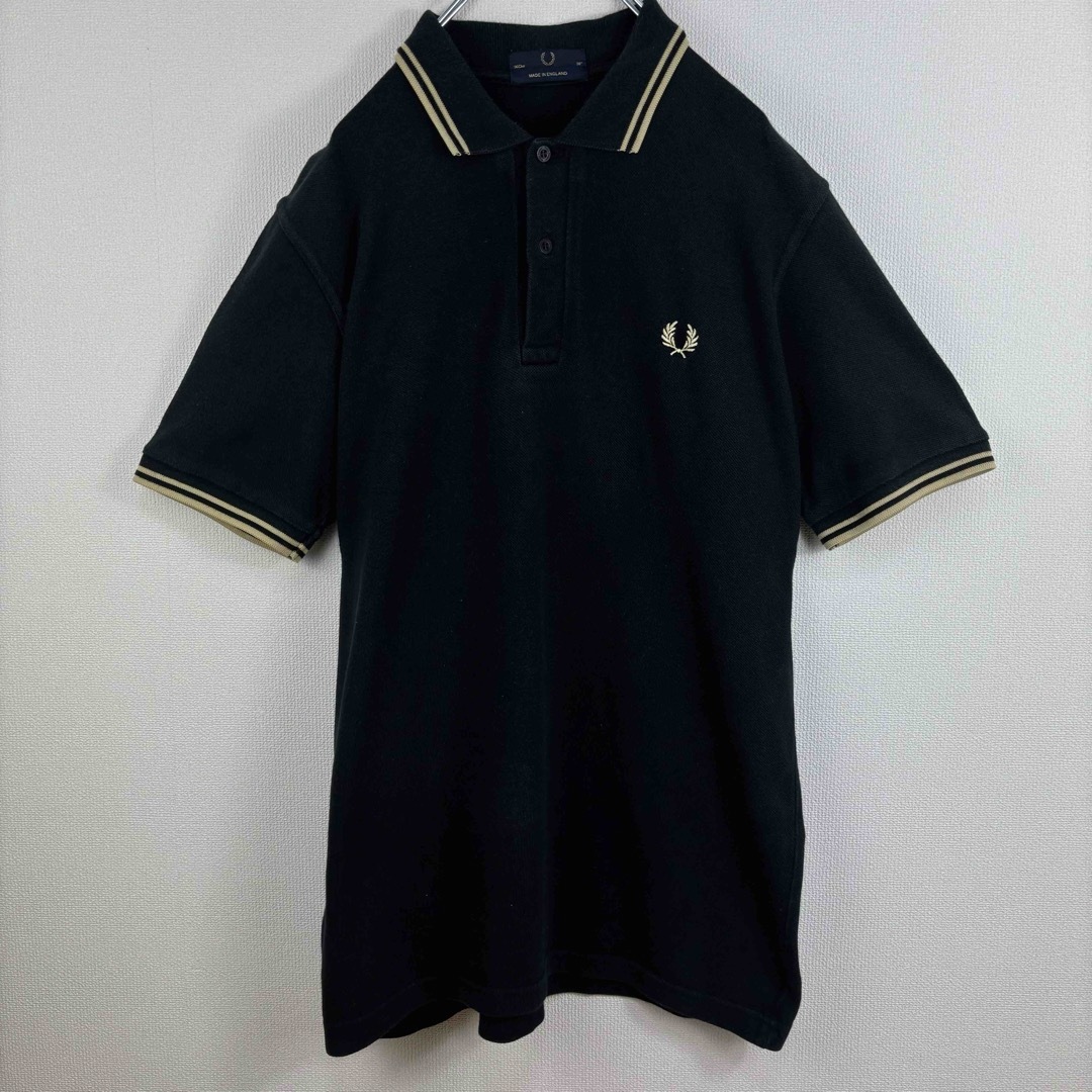 FRED PERRY(フレッドペリー)のフレッドペリー　ポロシャツ　半袖　M12 英国製　ブラック　ゴールド　M 古着 メンズのトップス(ポロシャツ)の商品写真