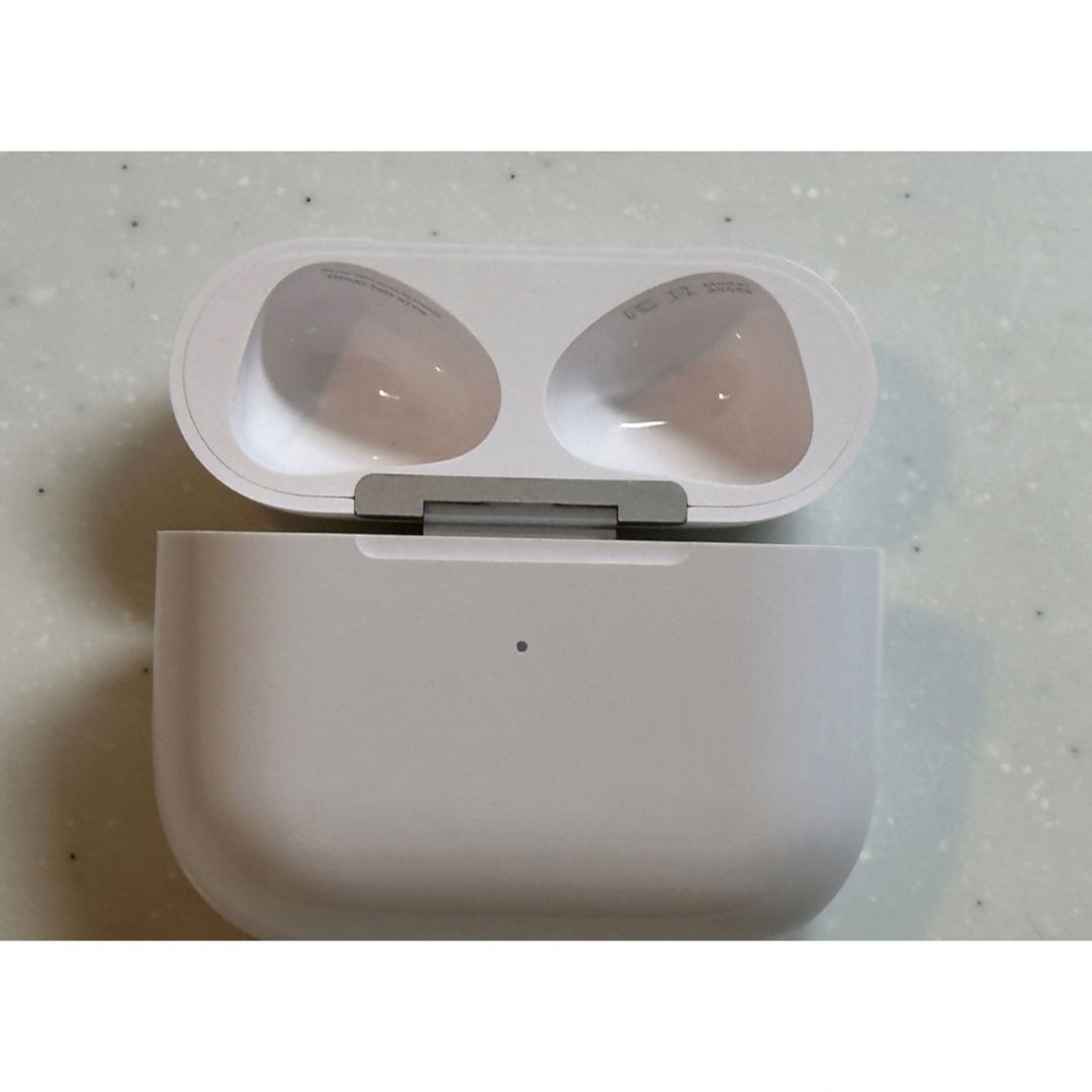 Apple(アップル)のアップル　AirPods第3世代A2565 A2564 A2566 スマホ/家電/カメラのオーディオ機器(ヘッドフォン/イヤフォン)の商品写真
