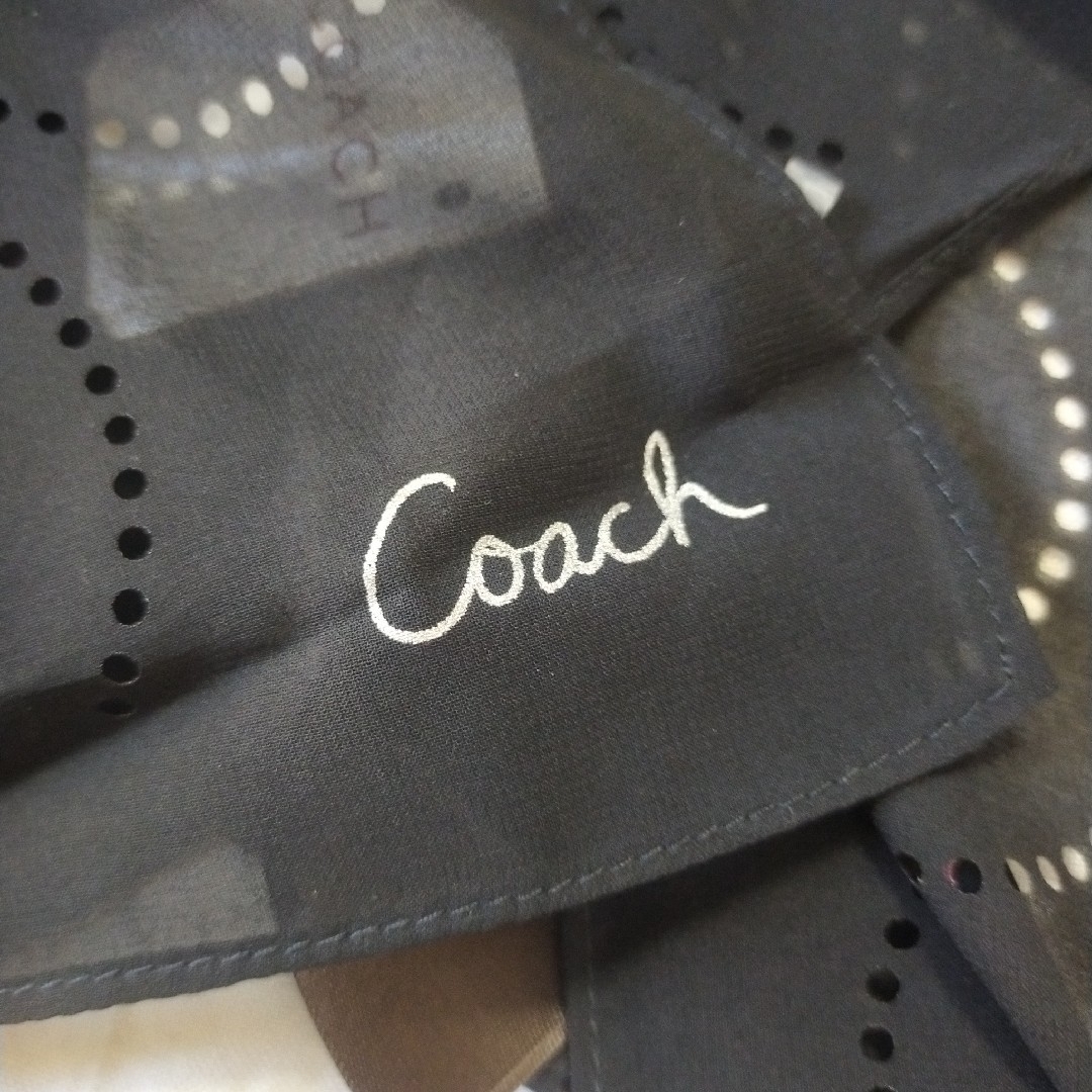 COACH(コーチ)のコーチ　スカーフ　シグネチャー　新品 レディースのファッション小物(財布)の商品写真