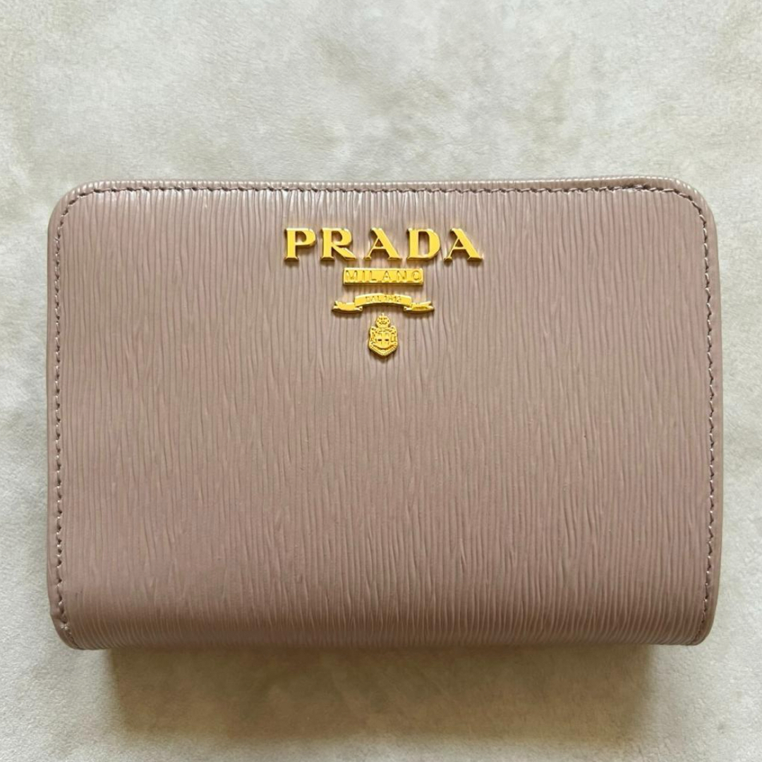 【新品未使用箱付き】PRADA　プラダ　折り財布　ミディアムウォレット