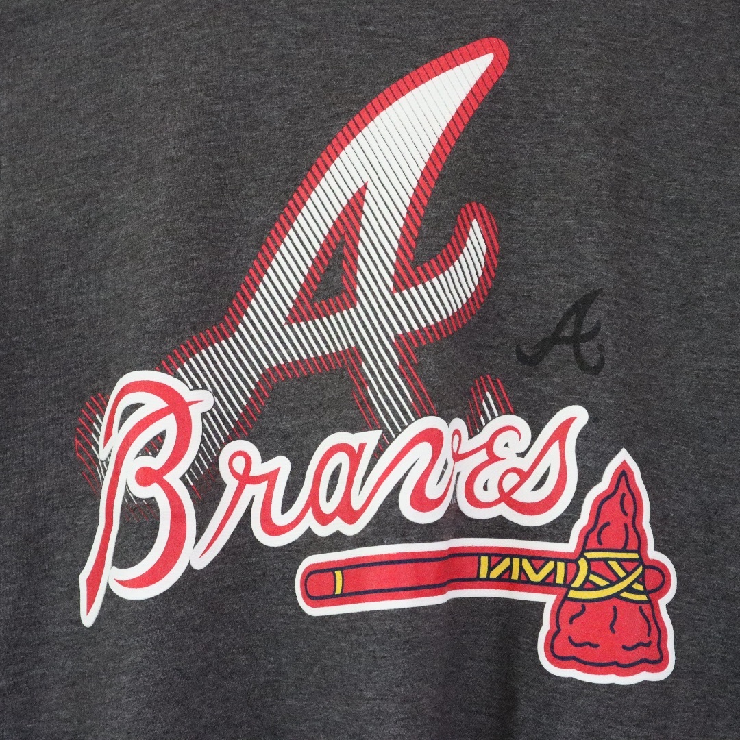 MLB(メジャーリーグベースボール)の【MLBチーム】ブレーブス／Tシャツ　ビッグロゴ　チャコール　野球　Braves メンズのトップス(Tシャツ/カットソー(半袖/袖なし))の商品写真
