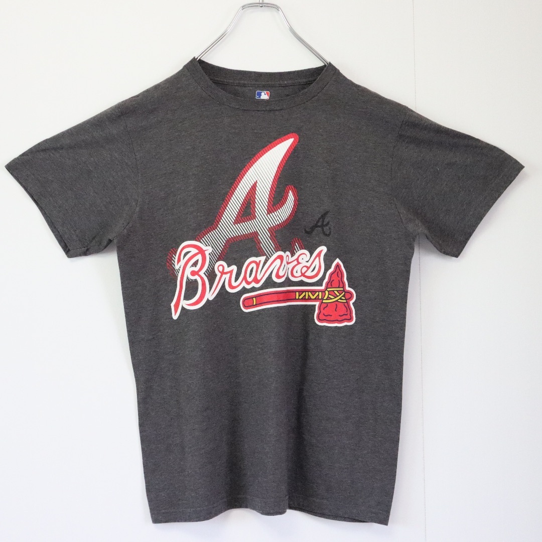 MLB(メジャーリーグベースボール)の【MLBチーム】ブレーブス／Tシャツ　ビッグロゴ　チャコール　野球　Braves メンズのトップス(Tシャツ/カットソー(半袖/袖なし))の商品写真