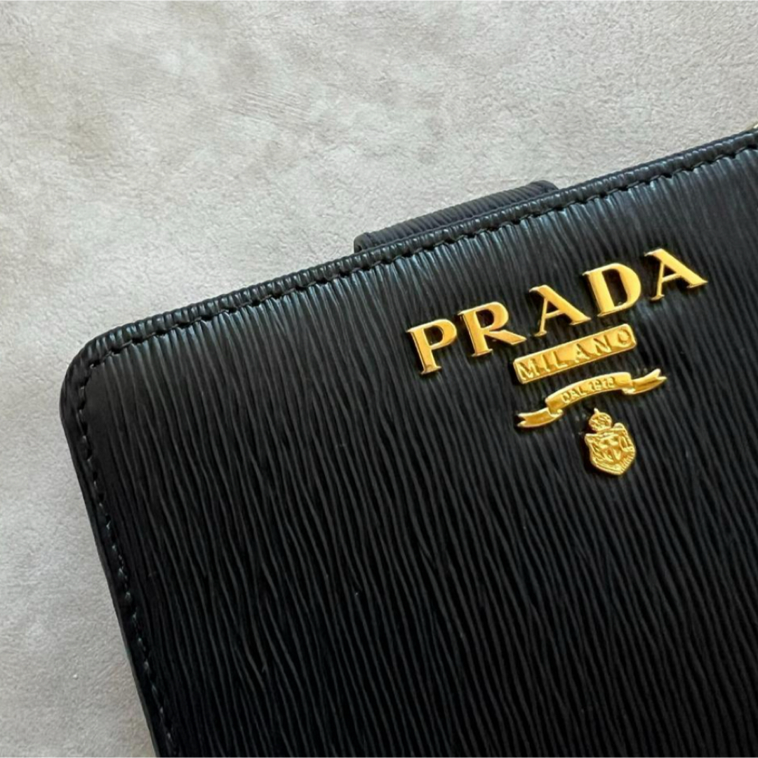 PRADA(プラダ)の【新品未使用箱付き】PRADA　プラダ　折り財布　ミディアムウォレット レディースのファッション小物(財布)の商品写真