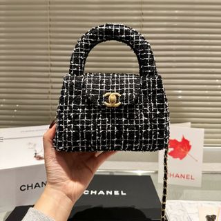 シャネル(CHANEL)のCHANEL シャネル ?チェーンショルダーバック可愛い(ロングワンピース/マキシワンピース)