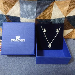 スワロフスキー(SWAROVSKI)の[美品] スワロフスキー ネックレス、ピアスセット 箱つき SVカラー(ネックレス)