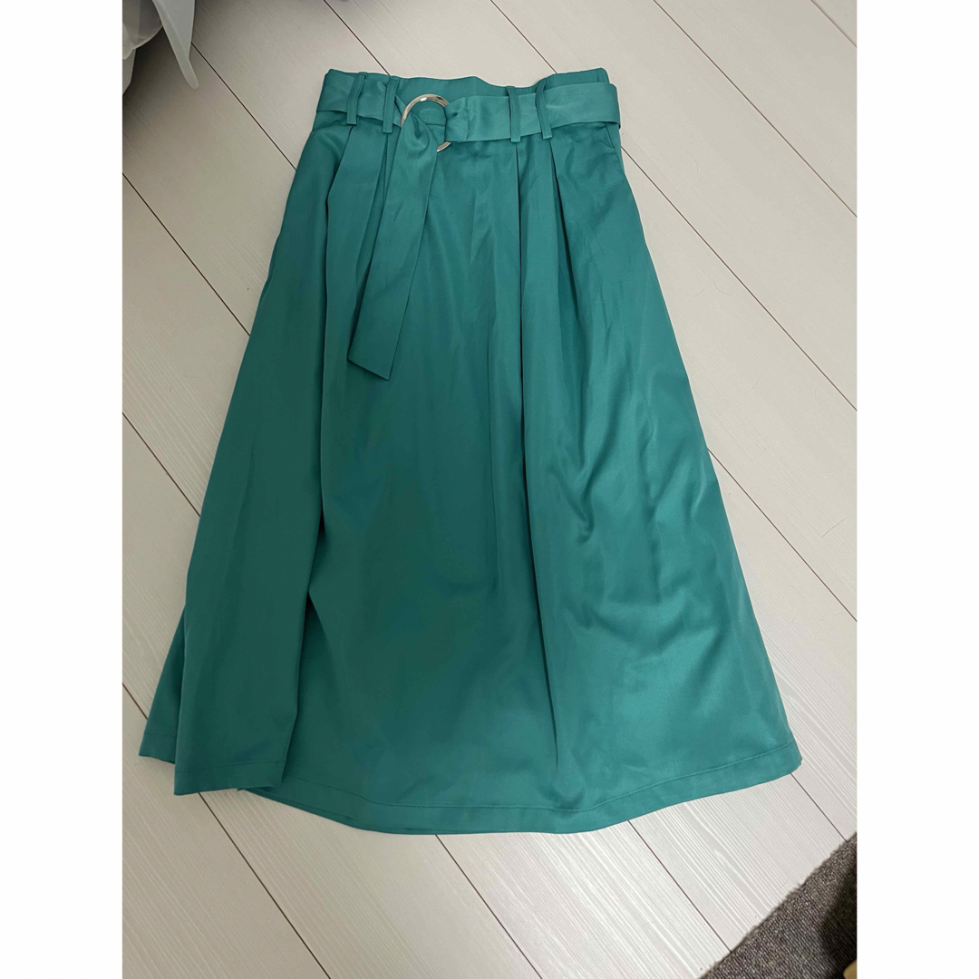 Re:EDIT(リエディ)のグリーン　フレアスカート レディースのスカート(ひざ丈スカート)の商品写真