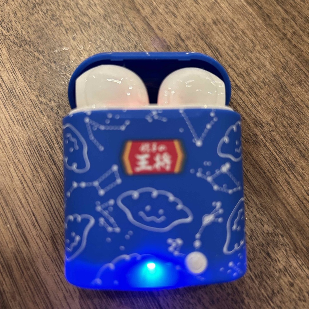 餃子の王将　ワイヤレスイヤホン スマホ/家電/カメラのオーディオ機器(ヘッドフォン/イヤフォン)の商品写真