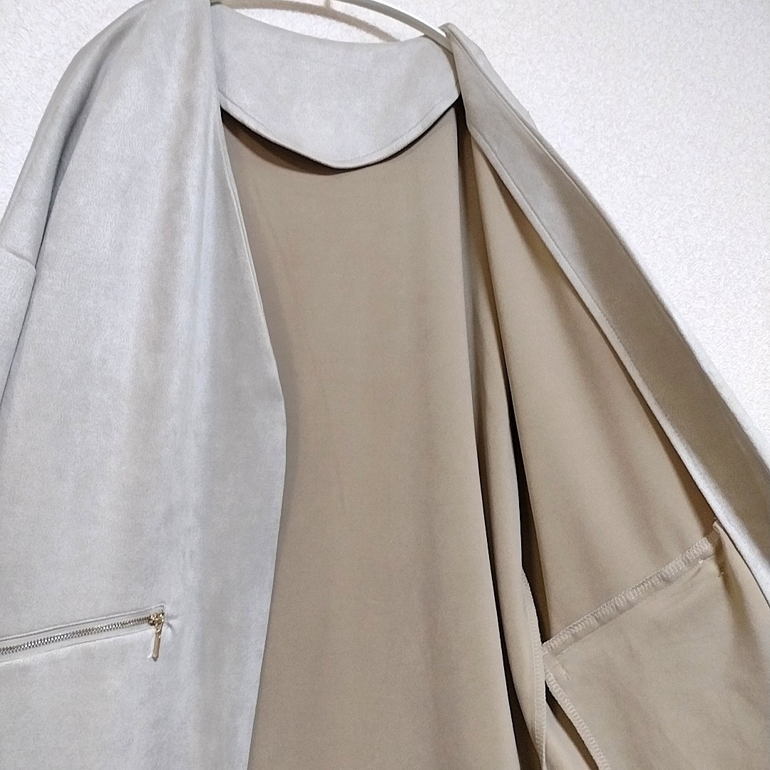 【新品】スエードポンチ 長袖 ノーカラーコート L グレージュ レディースのジャケット/アウター(ロングコート)の商品写真