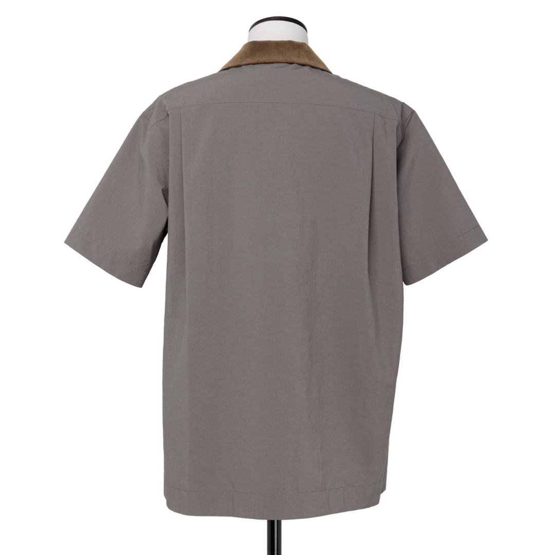 sacai(サカイ)の3新品 sacai Matte Taffeta 半袖 シャツ カーキ グレー メンズのトップス(Tシャツ/カットソー(半袖/袖なし))の商品写真