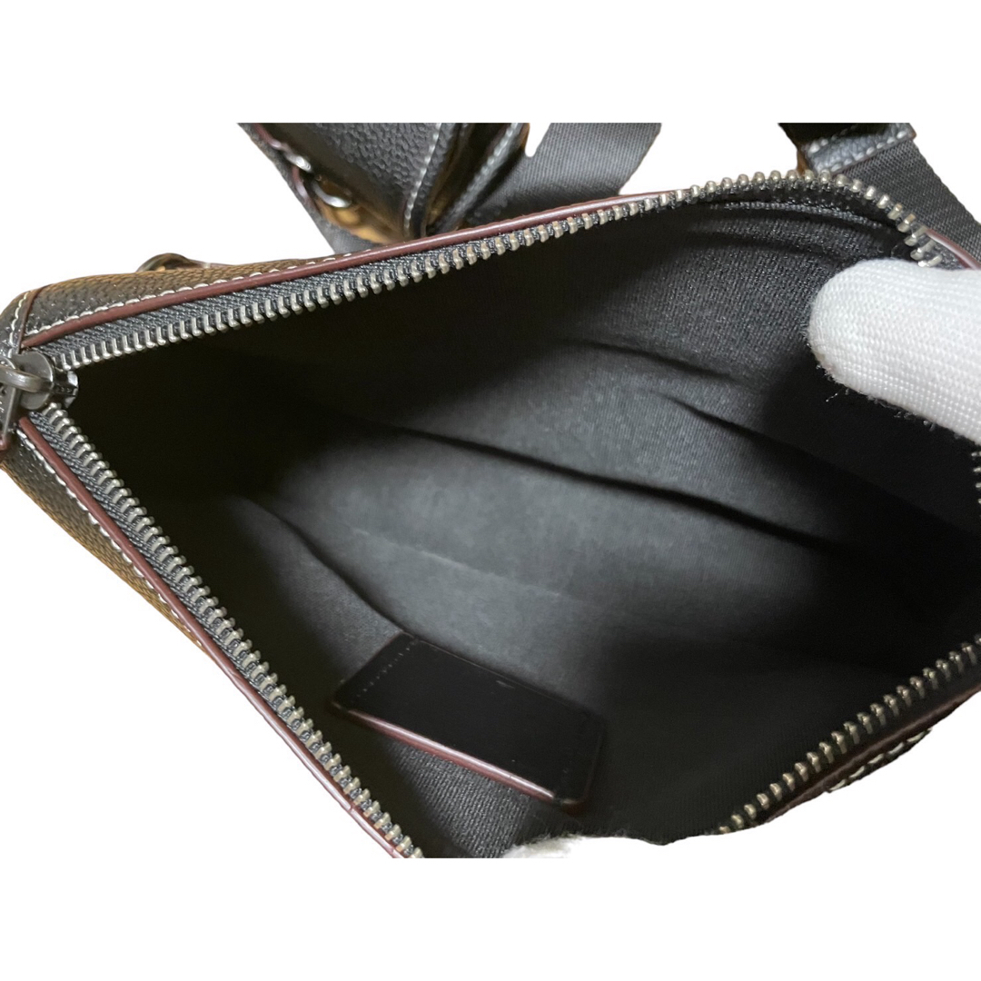 COACH(コーチ)のCOACH  ピーナッツ　スヌーピー　コラボ　ショルダー　レザー　未使用品 レディースのバッグ(ショルダーバッグ)の商品写真