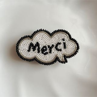 merci(ありがとう) 吹き出しブローチ　ビーズ刺繍