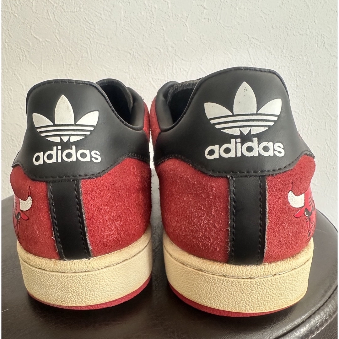 adidas(アディダス)の試着のみ！新品並 adidas superstar  シカゴブルズ アディダス メンズの靴/シューズ(スニーカー)の商品写真