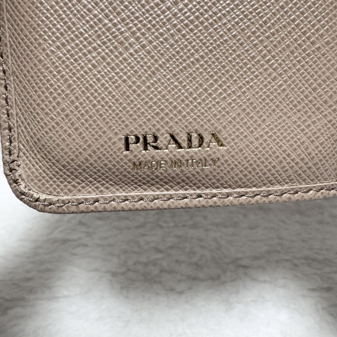 PRADA(プラダ)のまあ様専用プラダ 良品 二つ折り 財布 コンパクト ウォレット サフィアーノ  レディースのファッション小物(財布)の商品写真