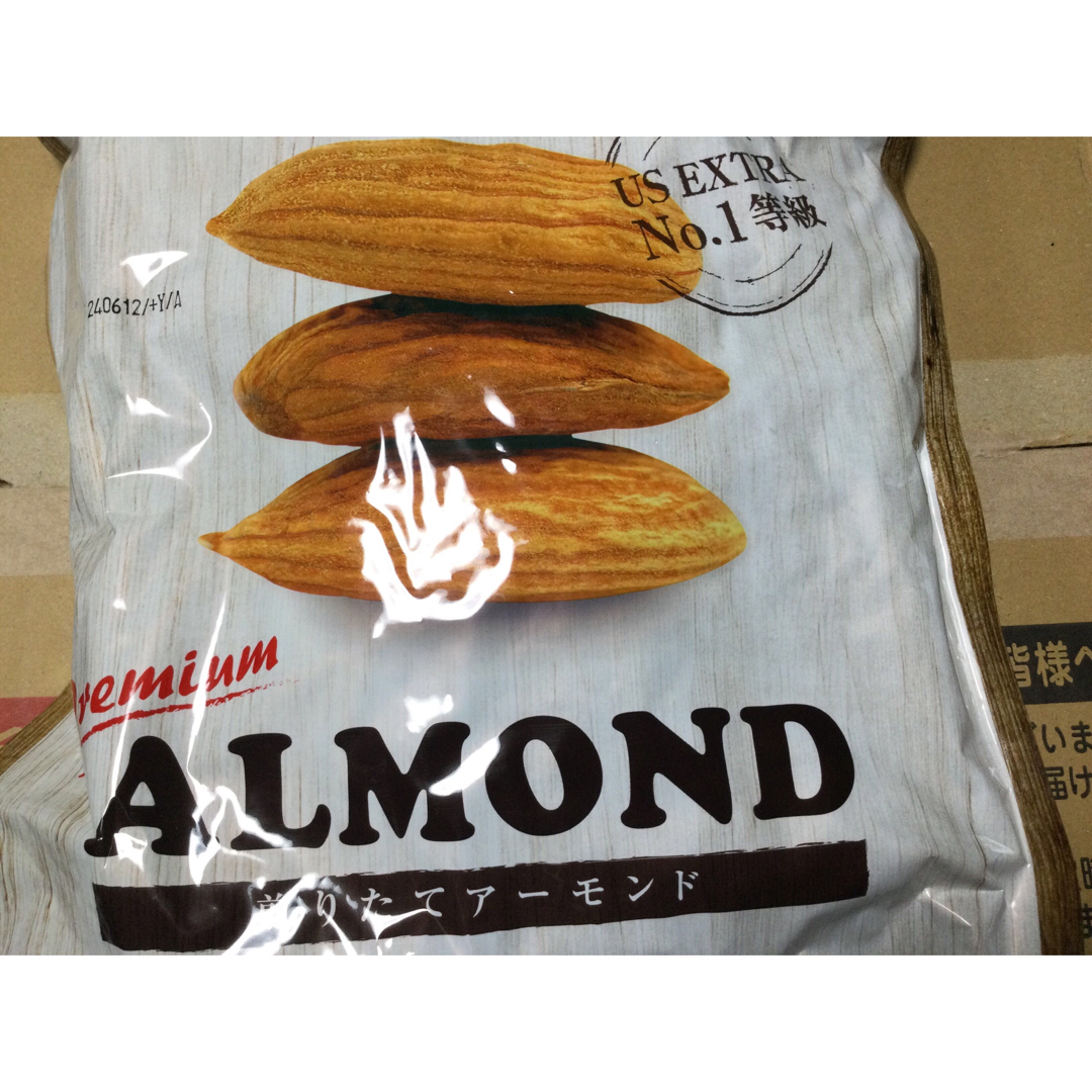 アメリカ産　アーモンド　1kg 食品/飲料/酒の食品(菓子/デザート)の商品写真