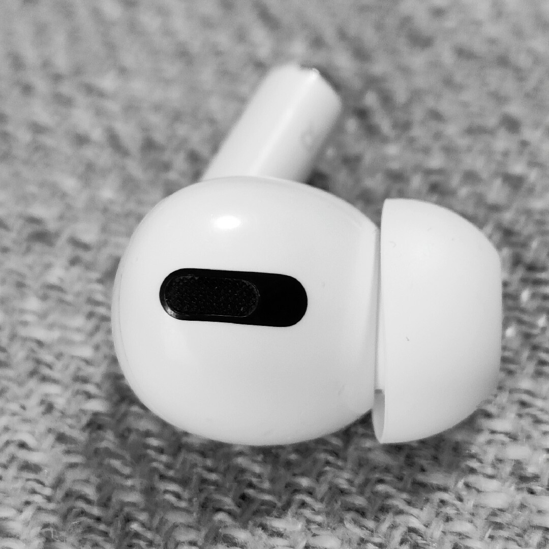 Apple(アップル)のApple AirPods Pro 片耳 R 片方 右耳 774 スマホ/家電/カメラのオーディオ機器(ヘッドフォン/イヤフォン)の商品写真