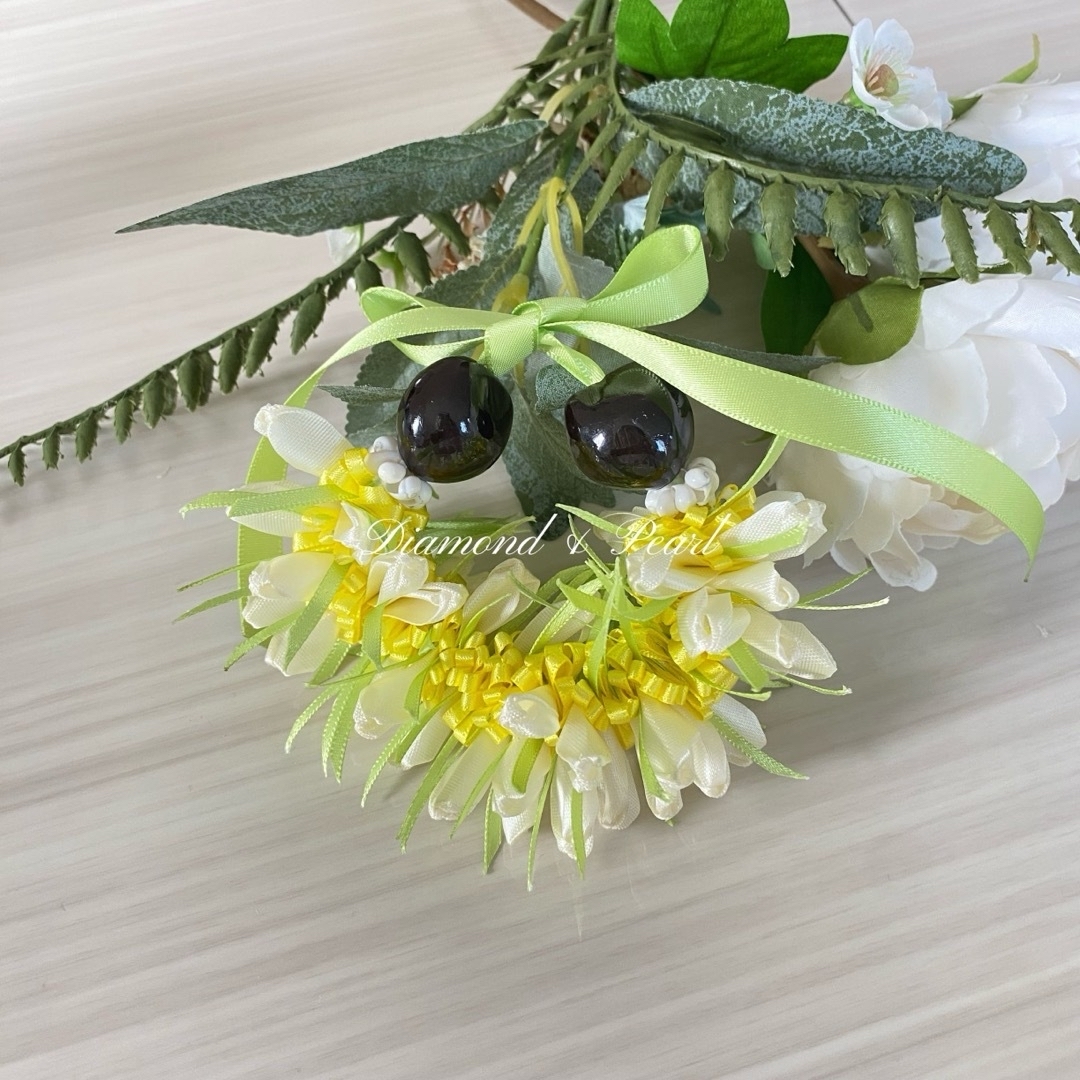 リボンで作ったお花のバッグチャーム　ハワイアンリボンレイ ハンドメイドのファッション小物(バッグチャーム)の商品写真