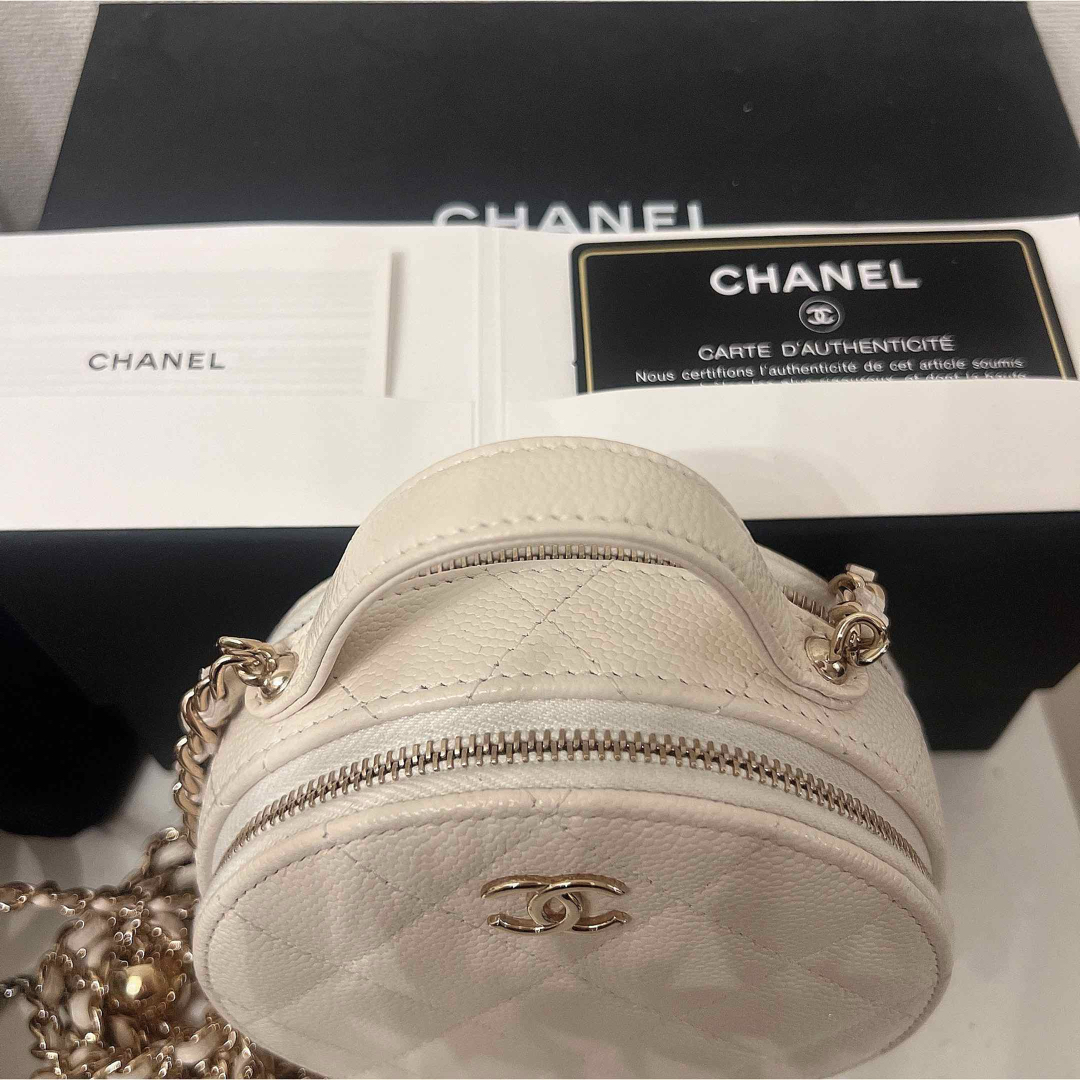 CHANEL(シャネル)の シャネル スモール ヴァニティ ショルダーバッグ ホワイト キャビアスキン  レディースのバッグ(ショルダーバッグ)の商品写真