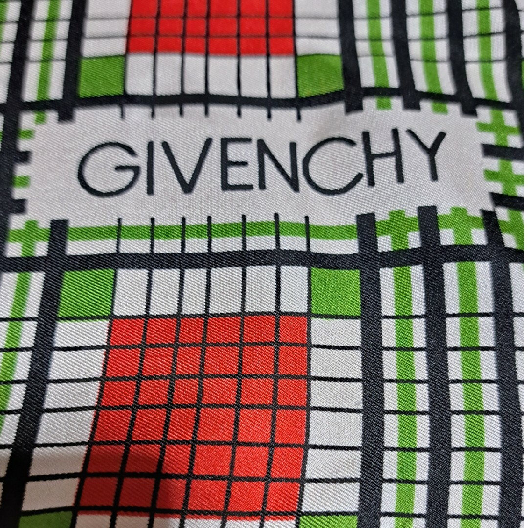 GIVENCHY(ジバンシィ)のGIVENCHY　スカーフ　スモールサイズ　正規品 レディースのファッション小物(バンダナ/スカーフ)の商品写真