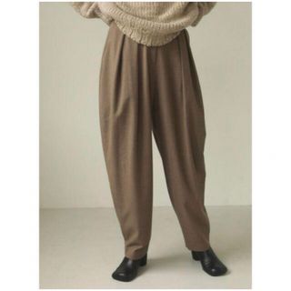 トゥデイフル(TODAYFUL)のtodayful Finewool Tuck Trousers(カジュアルパンツ)