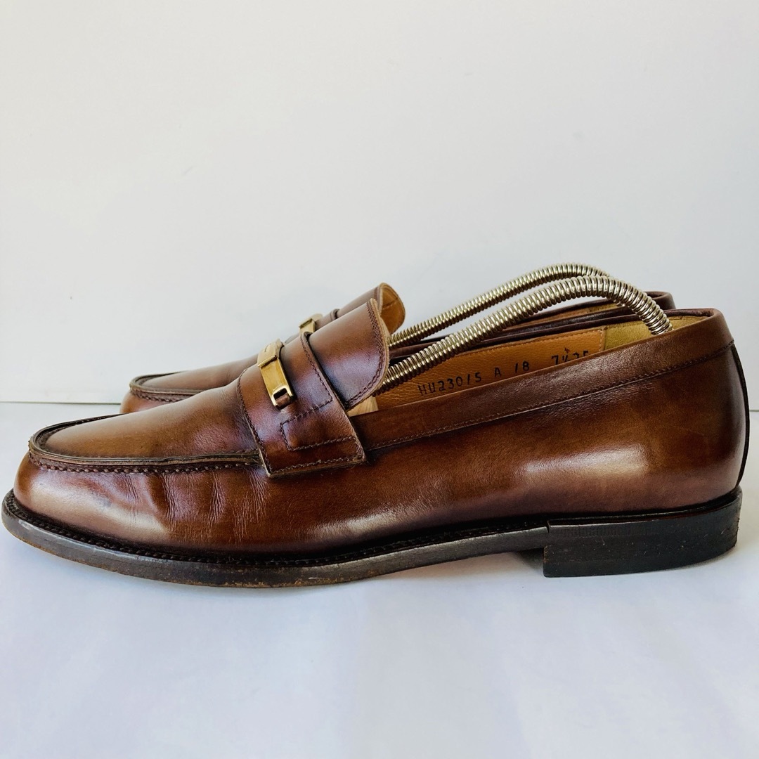 Salvatore Ferragamo(サルヴァトーレフェラガモ)のサルバトーレ フェラガモ 茶色 ローファー 25.5cm 除菌・消臭済み メンズの靴/シューズ(ドレス/ビジネス)の商品写真