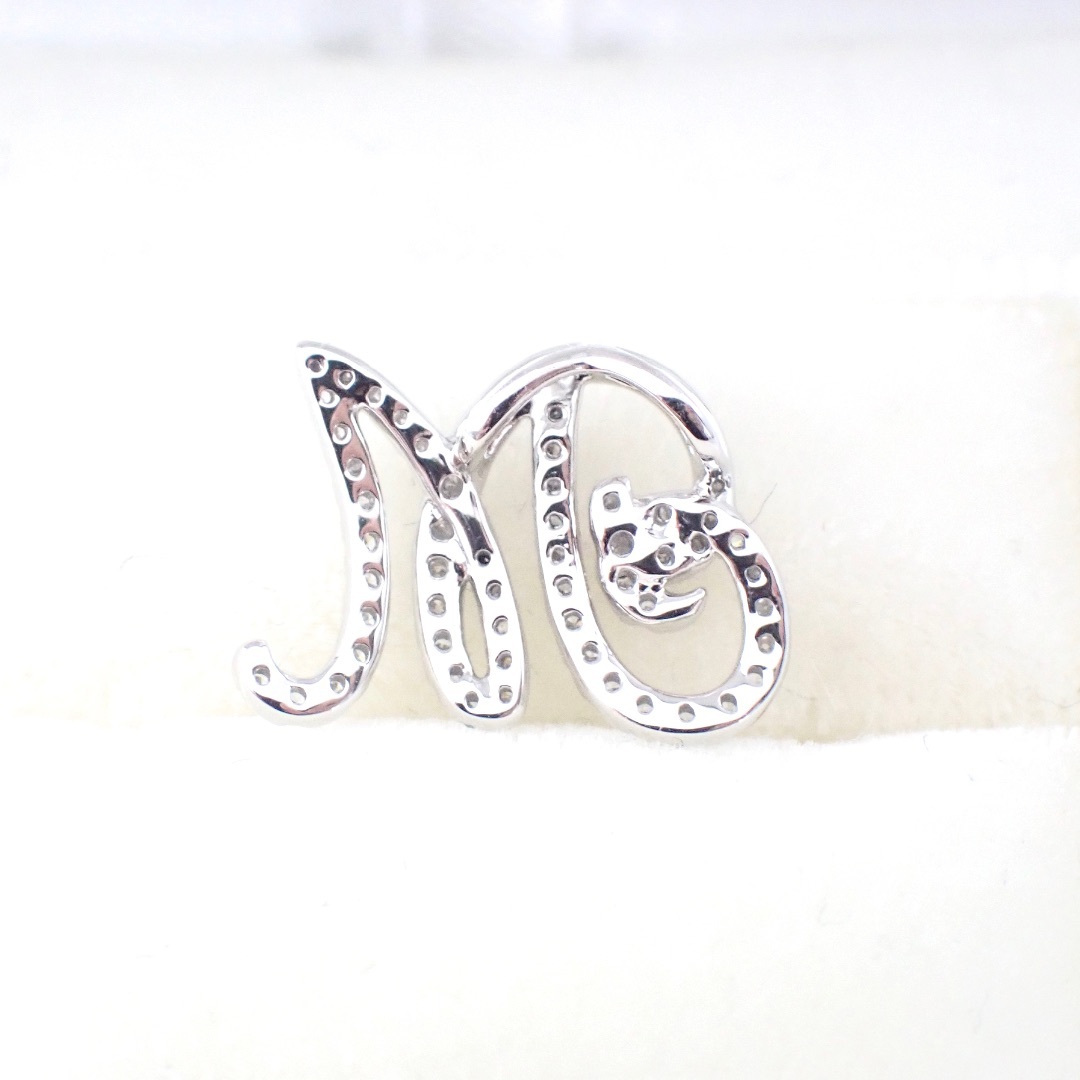 【新品 日本製】 プラチナ イニシャル ダイヤモンド ペンダント ネックレス M レディースのアクセサリー(ネックレス)の商品写真